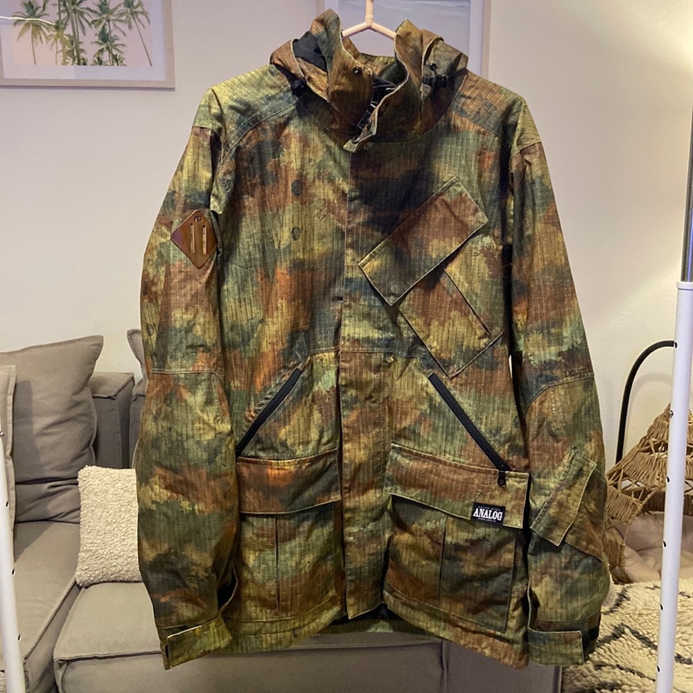 Burton ANALOG jacket. Raindrop camo, men’s size Large.